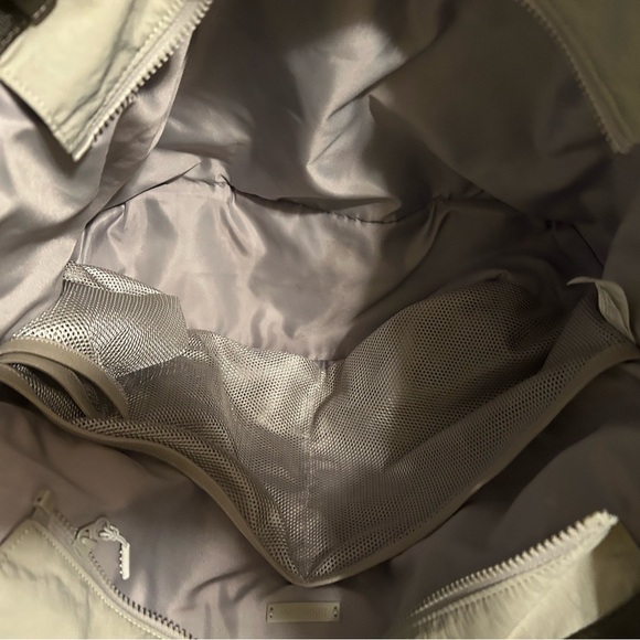 Lululemon Athletica Gray Tote Bag with Structured Design - Picture 2 of 4